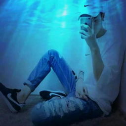  有张情侣图片我这只有一半另一张不知道怎么找请帮忙找一下