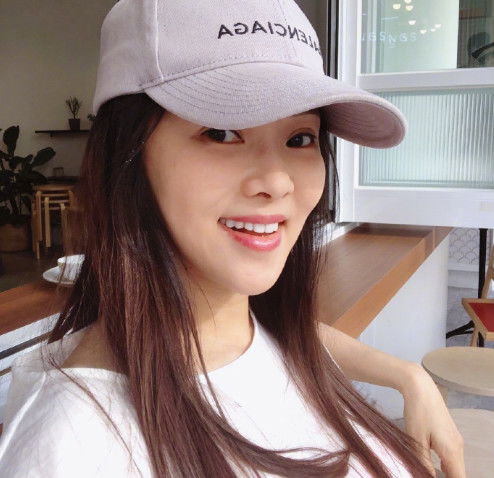  伊能静风波后晒女儿近照,米粒长高了不少,拍摄角度被吐槽显头大