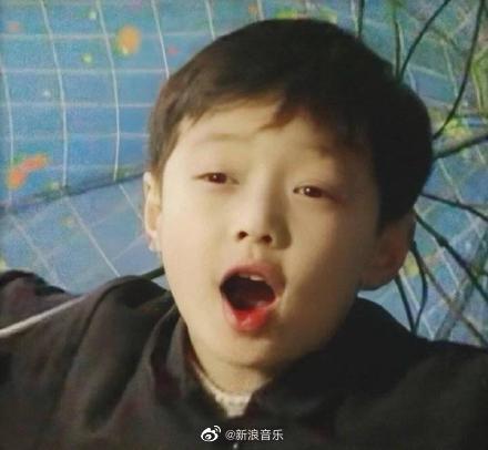  张艺兴超萌童年照张艺兴幼年照张艺兴的童年照片组图