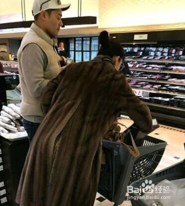  全智贤牵手老公逛超市买菜女人如何做个贤妻