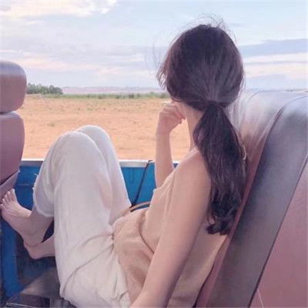  女生还爱不爱你,有这三种表现,说明你们的感情早已结束了