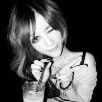 忧郁笑的头像女生