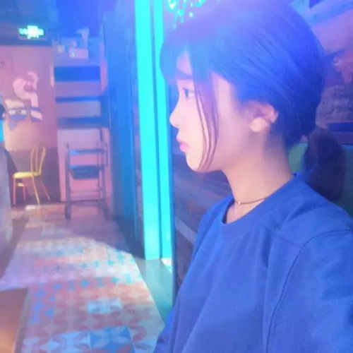  女生头像以前不回头