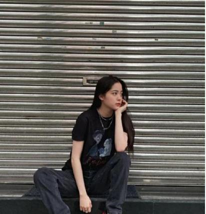  欧阳娜娜真的很会穿这些简单的衣服也能让你感觉不一样内搭外套上衣西装欧阳娜娜连衣裙网易订阅