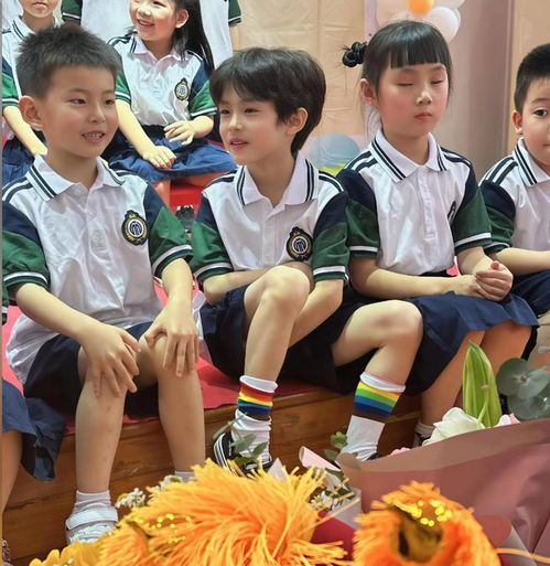  最帅幼儿园小孩火了,骨像极美,网友霸道总裁一眼认出儿子