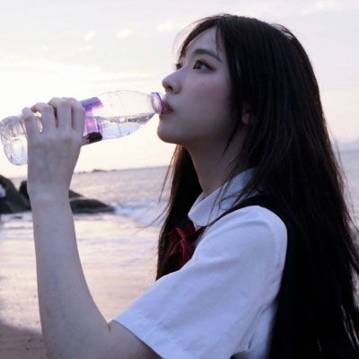  清纯高冷女生头像侧脸真实同一人多张