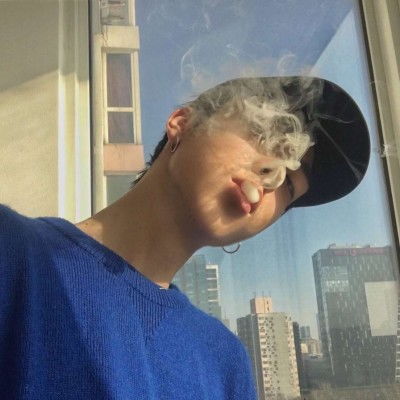  软锦抽烟男生欧美风头像