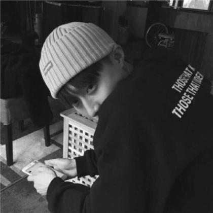  喜欢无字的无水印的来吧,男生帅气冷酷黑白头像不带字