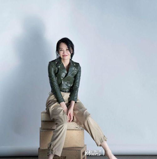  50岁女人想摆脱姨味,许晴身上有4点值得学习,大妈变姐姐