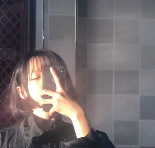  卡哇伊甜味女头走路要牵着我呀,不知道贵重品要随身携带吗