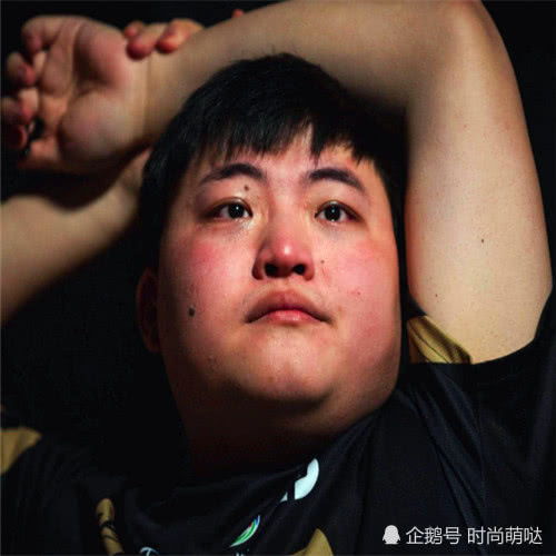  姿态回归当天,g2战队老板又发文嘲讽令人作呕uzi再次躺枪