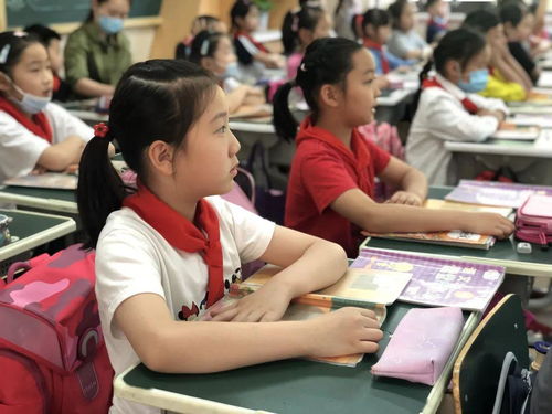  教研信息以蓝青工程促青年教师成长