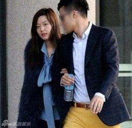  全智贤与高富帅老公买菜穿皮草贵妇范儿全智贤与老公买菜