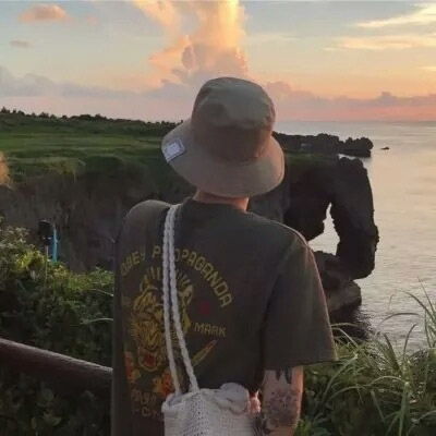  男生头像背影帅气高清没人爱我怎么样