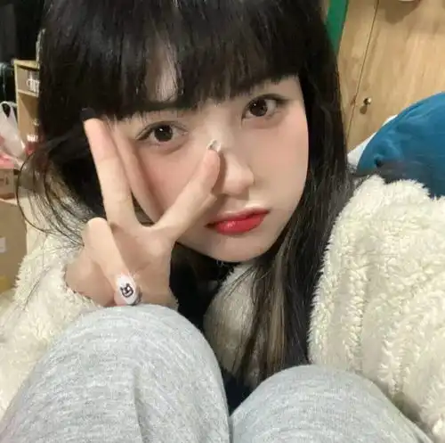  招桃花温柔小众真人女生头像316