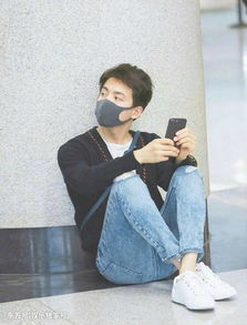 明星萌照,侯明昊华晨宇扎小辫,易烊千玺反差萌,朱一龙白宇猫系