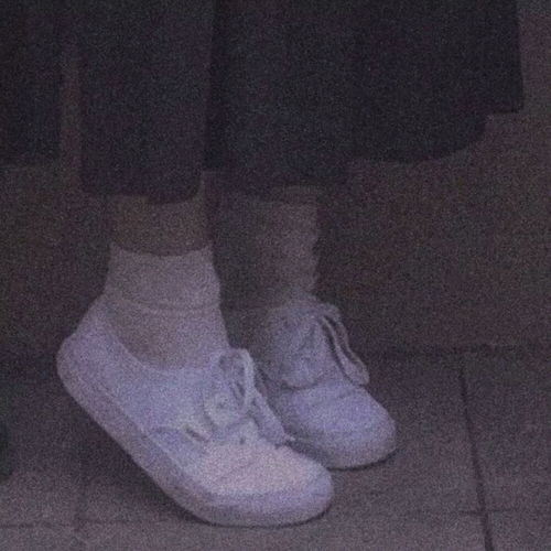  头像灯与河川,六月人间