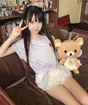  还记得曾红极一时的剪刀手女孩吗富豪承诺娶她为妻,现在怎样了