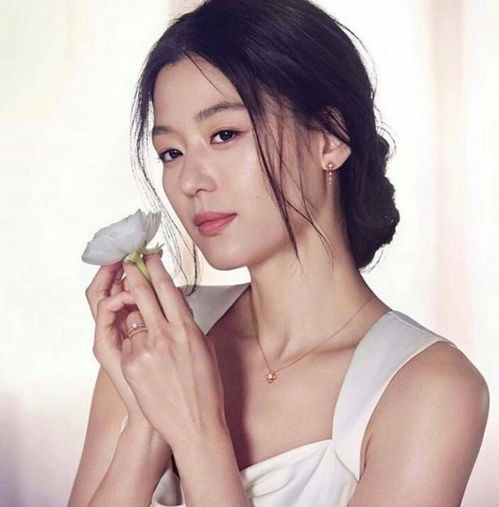  全智贤诞下二胎儿子,她整个孕期都苗条得令人羡慕