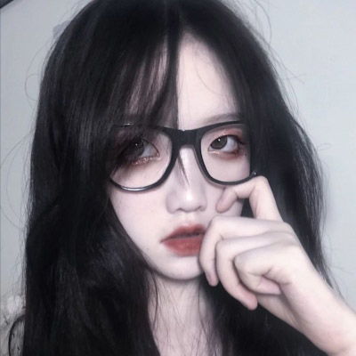  戴黑色眼框眼镜的女孩真人头像超气质网红美女