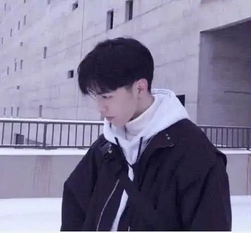  最近火了暗色系伪情侣头像如果你要离开,请别叫醒装睡的我