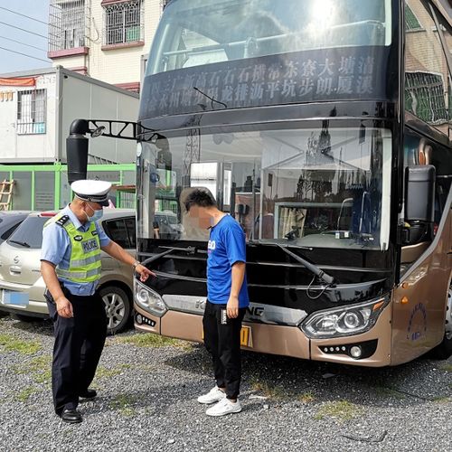  血的教训今年来,涉货运车辆事故已致177人死亡