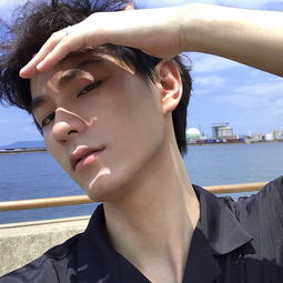  男生头像丨灼热的阳光涩的海水咸的海风甜的笑美好事物的一切过往