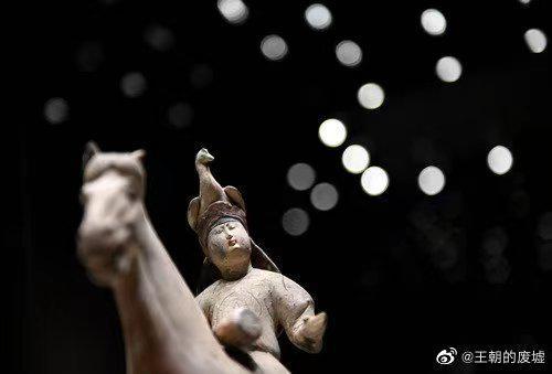  西安核酸检测发杜甫贴纸头上的白鹭取自诗句一行白鹭上青天