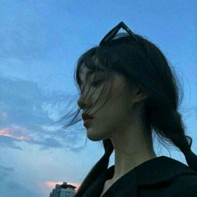  女生头像伤感孤独侧面侧颜气质美女图片头像