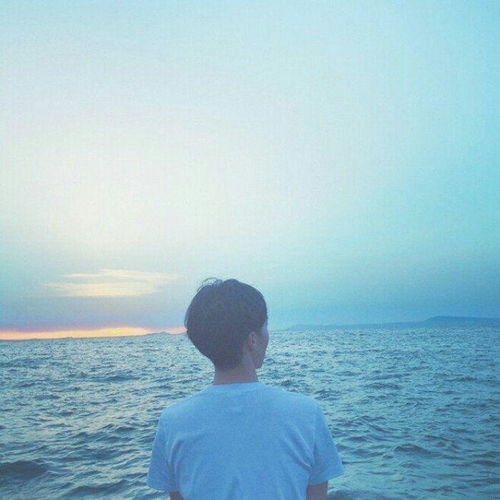 有哪些男士的背影图片可以当头像的黑色的,冷酷的那种 有哪些男士的背影图片可以当头像的黑色的,冷酷的那种