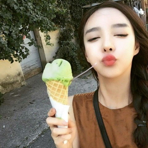  网易云热评我看起来很阳光背地里却又悲观得无可名状